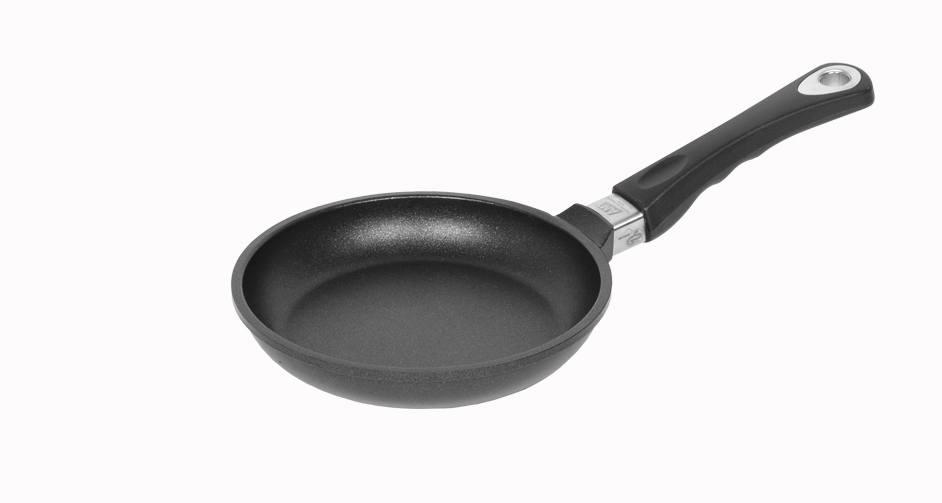 מחבת יציקה אלומיניום 20 ס"מ ציפוי לוטן 420  AMT 3