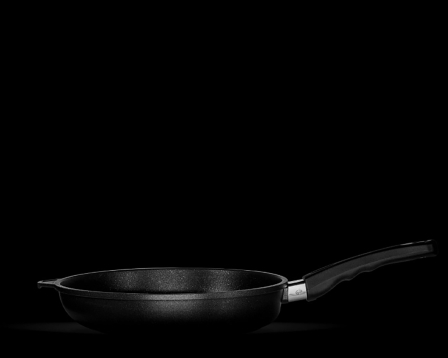 מחבת יציקה 24 ס"מ 524 אינדוקציה ציפוי"לוטן" AMT 7