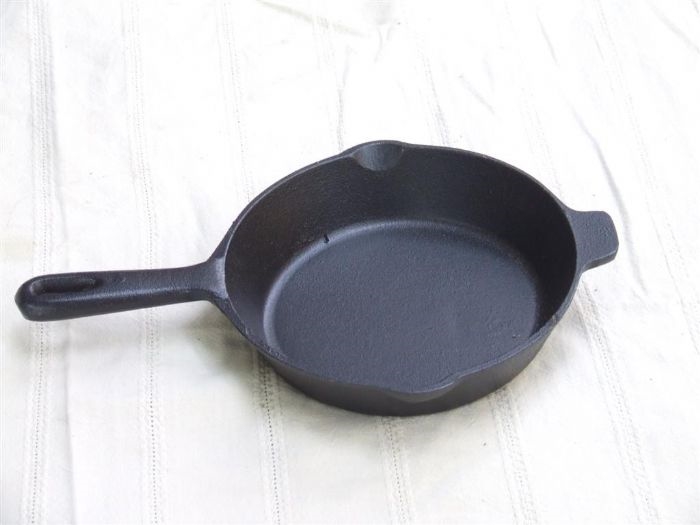 מחבת יציקה 21 ס"מ 2 ידיות ברזל שחור 3